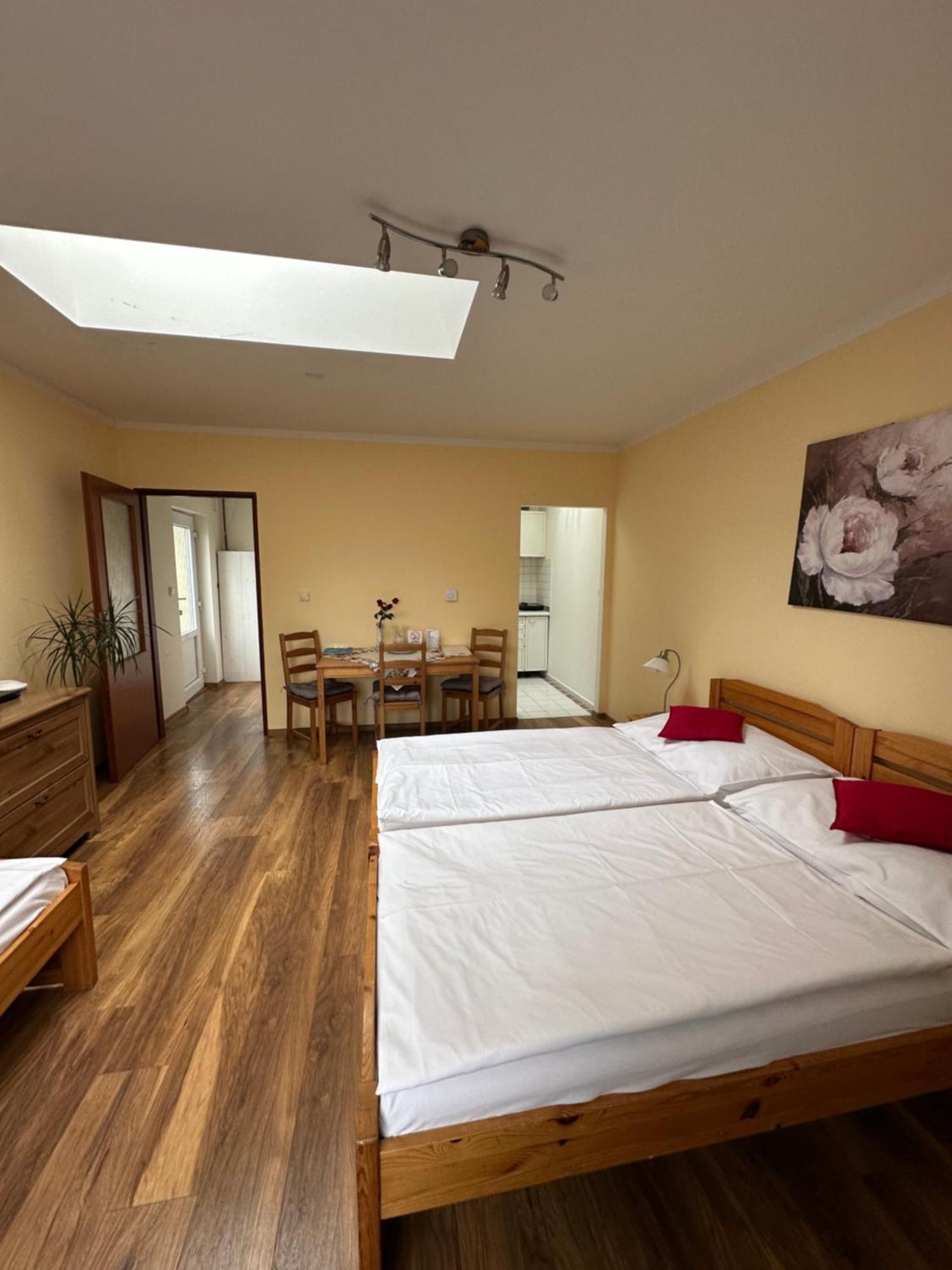 Penzion 4 Dvory Ceske Budejovice Exteriör bild